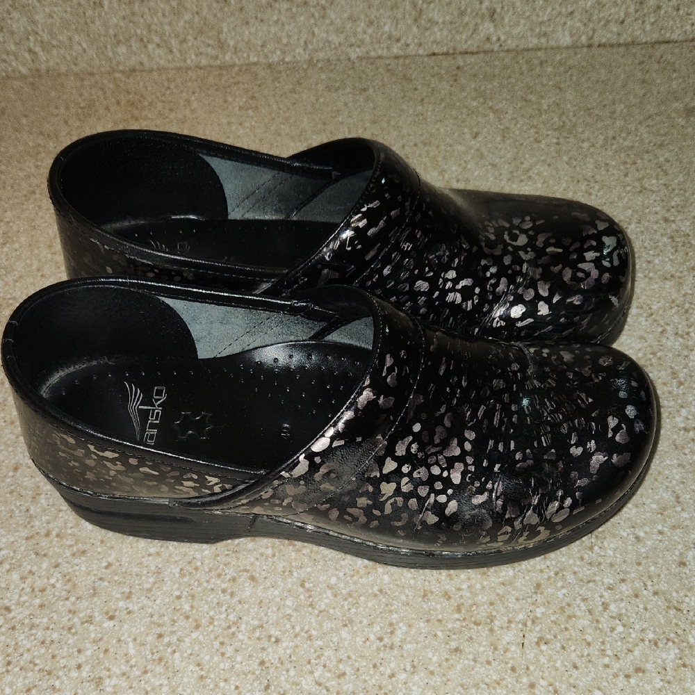 Dansko Black Patterned Women's Clogs 40